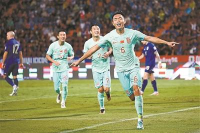 國(guó)足世預(yù)賽旗開得勝 客場(chǎng)2比1逆轉(zhuǎn)擊敗泰國(guó)隊(duì)