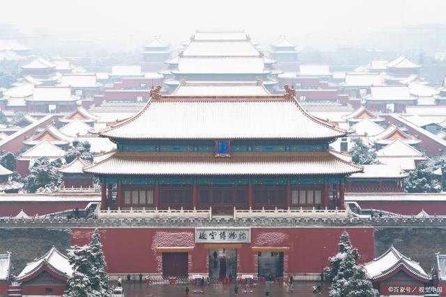 雪映紅墻，穿越古都時光——冬雪下的故宮
