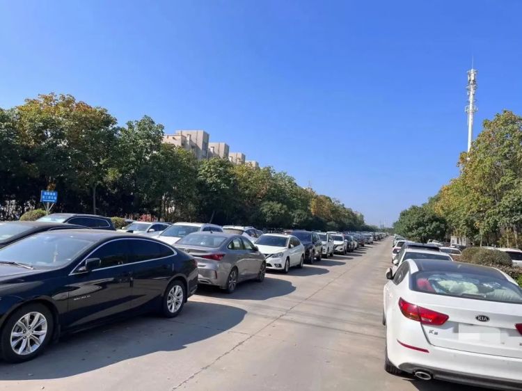 “斷頭路”變企業(yè)停車場？荊門這條路到底咋回事？