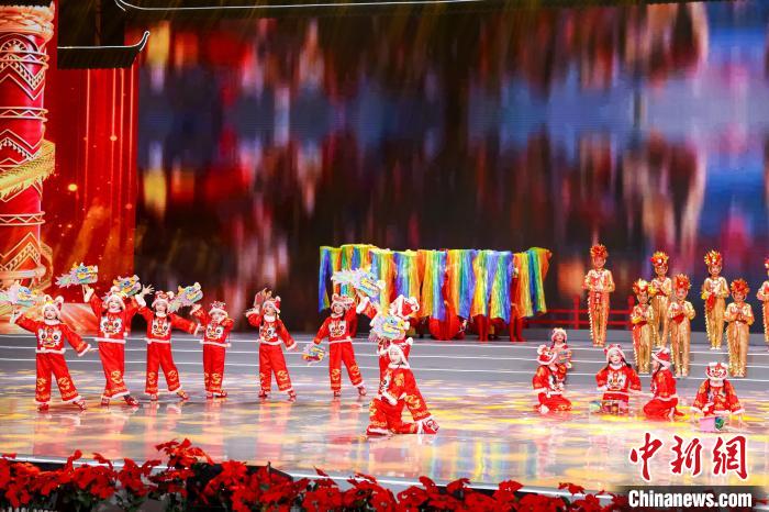 第十四屆中國(guó)農(nóng)民春節(jié)聯(lián)歡會(huì)在湖北荊門(mén)舉行