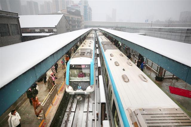 早高峰突降大雪，地鐵人這樣守護百萬乘客出行路