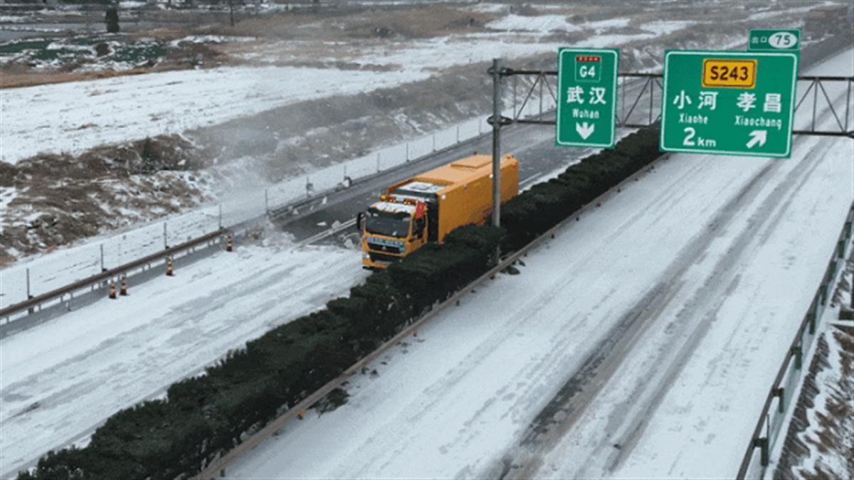 硬核除冰！京港澳高速孝昌段啟用“吹雪大王”