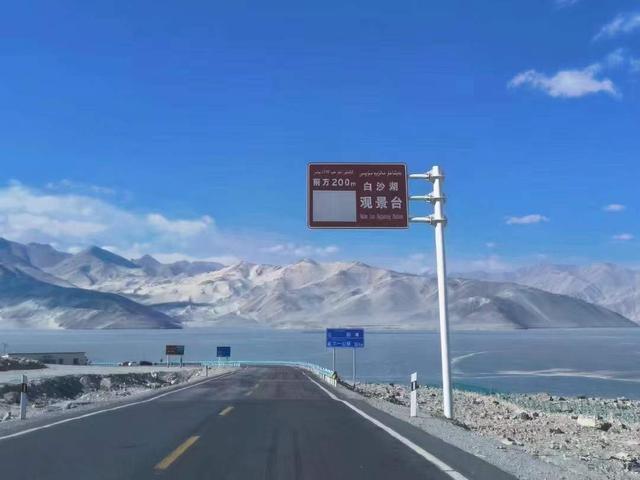 為什么網(wǎng)上都說(shuō)經(jīng)濟(jì)形勢(shì)不好，錢不好掙，而旅游市場(chǎng)卻異?；鸨?？