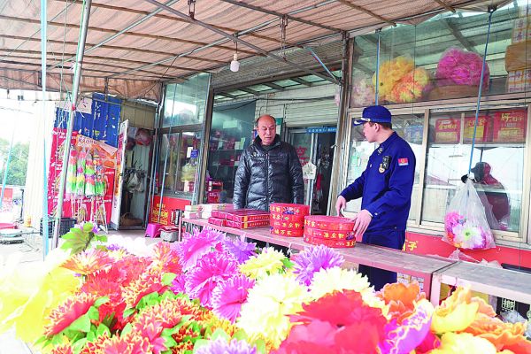 掇刀區(qū)消防救援大隊開展消防宣傳