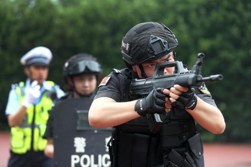 荊門市公安局巡特警支隊掀起練兵熱潮
