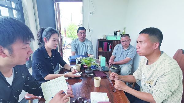 圖為:薛龍威(右1)、梁斯佳(左2)夫妻(9061505)-20240621093844