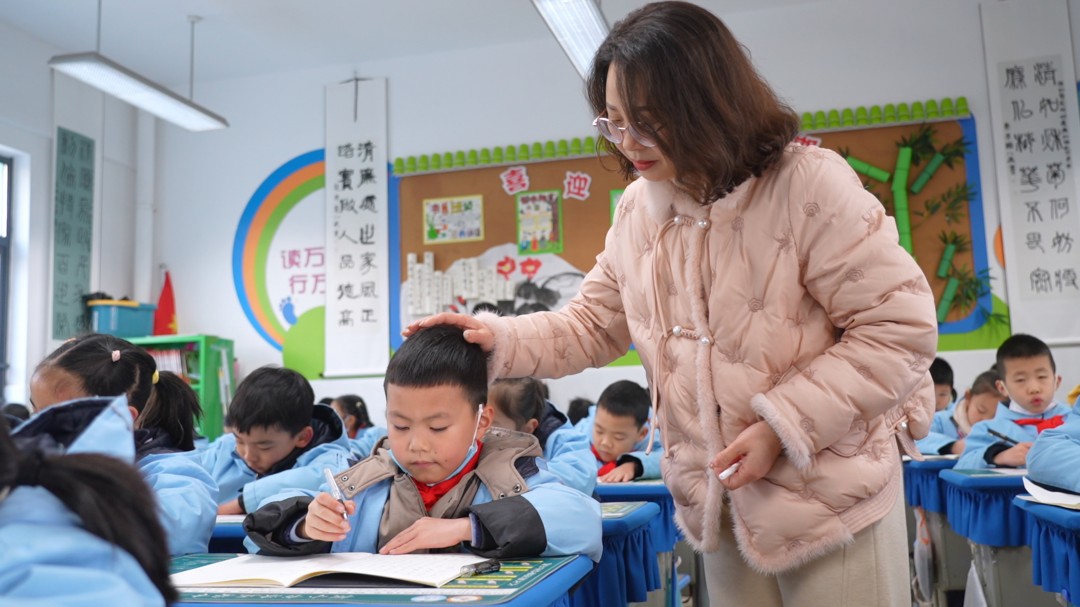 墨芳流指尖 幽香溢滿園——記掇刀石小學(xué)宋玉芳老師