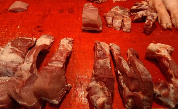 肉價持續(xù)漲 市場難覓“兩元菜”(分離圖)(9585496)-20240816091651