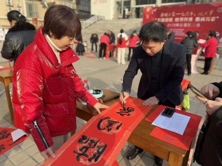 人氣爆棚！荊門開啟“人從眾”模式