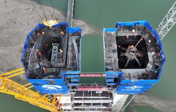 漢江特大橋百名建設(shè)者鏖戰(zhàn)盛夏